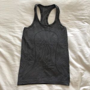 lululemon swiftly tech racerback, size 4